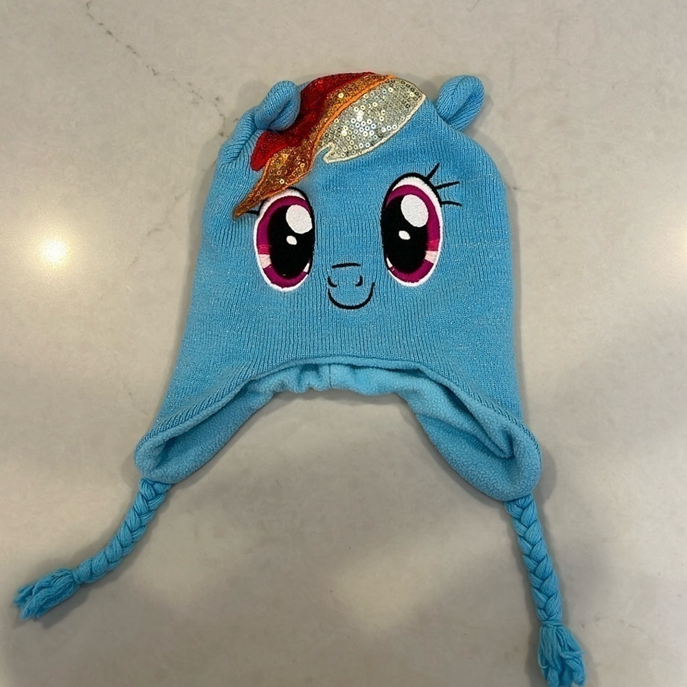 My little pony winter hat, never used. Size is for 5-6 years.